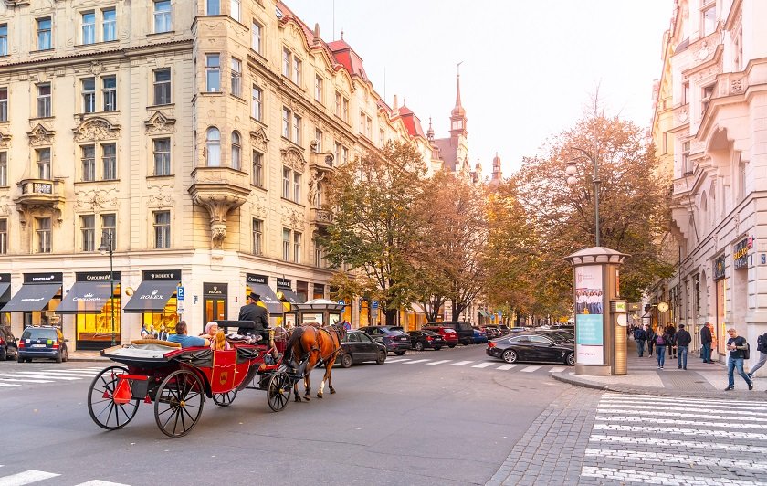 Horse carriage tour in Parizska street